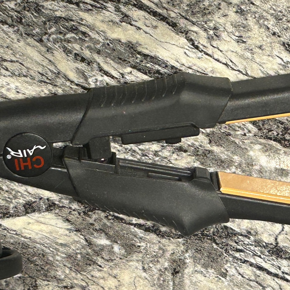 Hair Straightener - Black and Gold